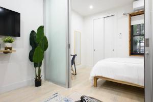 78-2B New furnished 1BR WD walk to Central Park