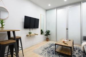 78-2D New furnished 1BR WD walk to Central Park