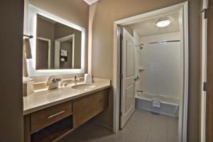 King Studio Suite room in Staybridge Suites Houston - Humble Beltway 8 E an IHG Hotel
