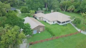 Beautiful Vacation Home Across From Lake Okeechobee - Pahokee