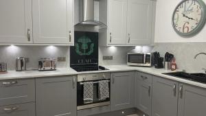 Harbourside by Caithness Luxury Apartments NC500 - 2 Bedroom holiday home - Sleeps Work teams upto 2 & holiday makers upto 6 - PREFERENTIAL RATES FOR LONG STAY TRADES - CONTACT US -