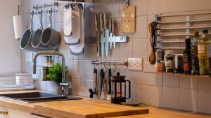 London Bridge 3 Bedroom House with reception room, office and private garden