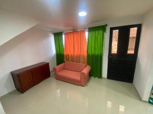 Apto a pasos del lago