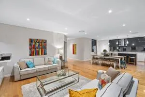 Family Vacation Escapade Shops Beach and Sun Await - Balga