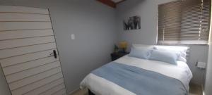 Impala Suite -Entire Unit- 2 bedroom with 1 ensuite bathroom