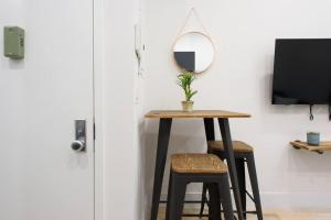 78-4D Quality 1br W&D SKYLIGHT By Central Park