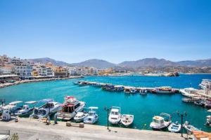 Lovely apartment with harbor view in Pigadia