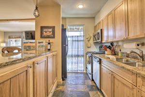 Vail Ski Condo with Mtn Views and Shuttle Service!