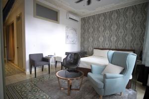 AmazINN Places Rooftop and Jacuzzi IV