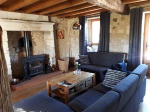 Maisons de vacances Holiday home with pool in Verteillac : photos des chambres