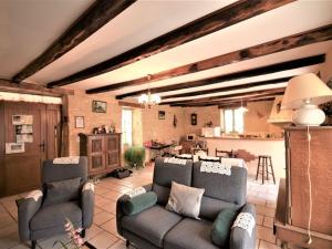 Maisons de vacances Cosy holiday home with swimming pool : photos des chambres
