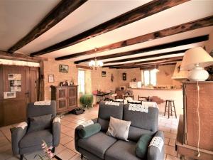 Maisons de vacances Cosy Holiday Home in Th dirac with Swimming Pool : photos des chambres