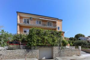 Apartments with parking space Kastel Gomilica, Kastela - 20245