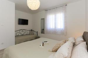 Apartments with parking space Kastel Gomilica, Kastela - 20245