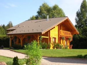 Maisons de vacances Chalet haut de gamme avec sauna, terrasse et jardin pres de la montagne vosgienne - FR-1-589-185 : photos des chambres
