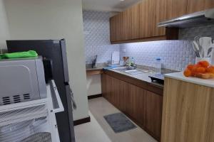 A cozy 2 bedroom condo in Metro