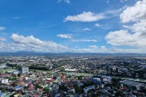 A cozy 2 bedroom condo in Metro