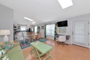 Key West Villa 3 min to #1 Beach • Pool • BBQ