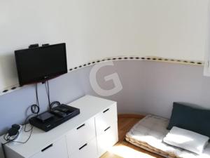 Maisons de vacances Maison Saint-Hilaire-la-Foret, 3 pieces, 4 personnes - FR-1-357-265 : photos des chambres