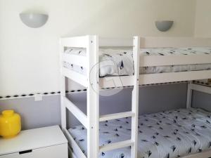 Maisons de vacances Maison Saint-Hilaire-la-Foret, 3 pieces, 4 personnes - FR-1-357-265 : photos des chambres