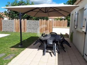 Maisons de vacances Maison Saint-Hilaire-la-Foret, 3 pieces, 4 personnes - FR-1-357-265 : photos des chambres