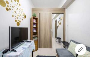 Paranaque SM-Sucat Field Res. Bldg 5, 2F, 2BR with Balcony