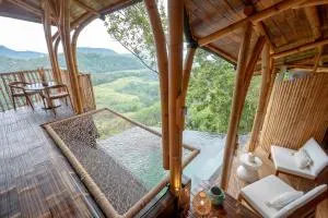 Cliffside Bamboo Treehouse with Heated Pool and View - Undisan