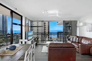 Central Getaway With Ocean Views - CoastHM - 冲浪者天堂