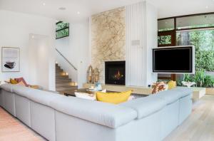 Trelawney Beach House - opposite Blairgowrie beach