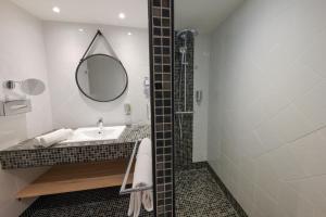 Hotels Le Saint Erasme, Hotel Eco Friendly : Chambre Triple Panorama avec Balcon et Vue sur la Mer