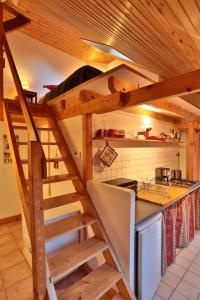 Hotels Hotel Restaurant Gites Les 5 Saisons : Chambre Triple