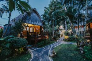 Alam Nusa Bungalow Huts & Spa