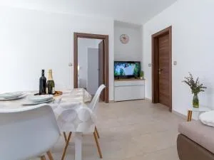 Villa Gioia apartment with terrace - Mugeba