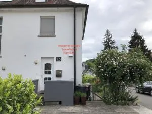 Altstadt Nähe 7 Min Fußweg über Alte Maibrücke zu Pension mit Balkon & Garten, ideal for long stay, relocation - Willanzheim