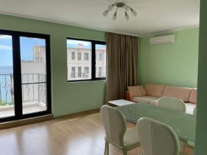 SEA VIEW APARTMENT