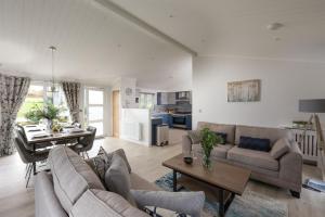 Hazel Lodge, 27 Roadford Lake Lodges