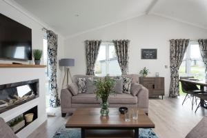 Hazel Lodge, 27 Roadford Lake Lodges