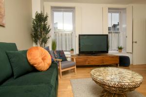 Centrally Located Apartment - Pass the Keys