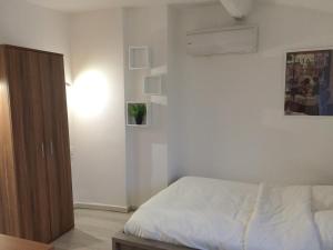 T2bis lumineux, Intra Muros Avignon