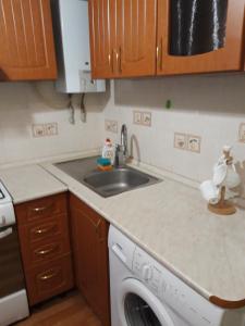 пр. Александра Поля 100, центральная часть города