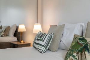 Madalenas XXI by An Island Apart