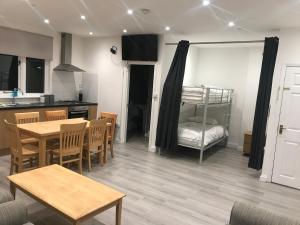 Spacious Entire Two Double Bedrooms Flat, N 3