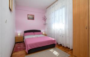 3 Bedroom Lovely Apartment In Fazana