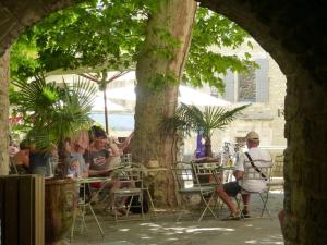 Appartements Le Loft des Antiquaires, L'Isle-sur-la-Sorgue : photos des chambres