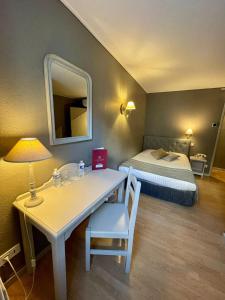 Hotels The Originals Boutique, Hotel de la Balance, Montbeliard : photos des chambres