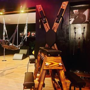 La loveroom bdsm de Nice " la chambre luxe des désirs "