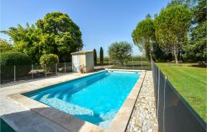 Maisons de vacances Beautiful Home In Pernes Les Fontaines With Wifi, Private Swimming Pool And Outdoor Swimming Pool : photos des chambres