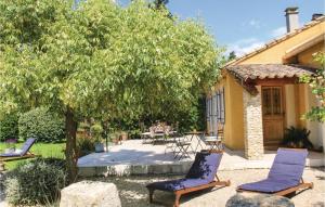 Maisons de vacances Beautiful Home In Pernes Les Fontaines With Wifi, Private Swimming Pool And Outdoor Swimming Pool : photos des chambres