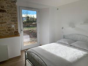 B&B / Chambres d'hotes La Combe aux Fees : photos des chambres