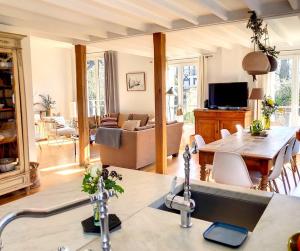 Villas EXCLUSIF GRAND BEAU MANOIR 300m2 4 CHAMBRES 8 LITS JARDIN SOLEIL PARIS VERSAILLES DISNEY TOURNAGE FILMS SHOOTING FASHION WEEK JO 2024 OLYMPICS : photos des chambres